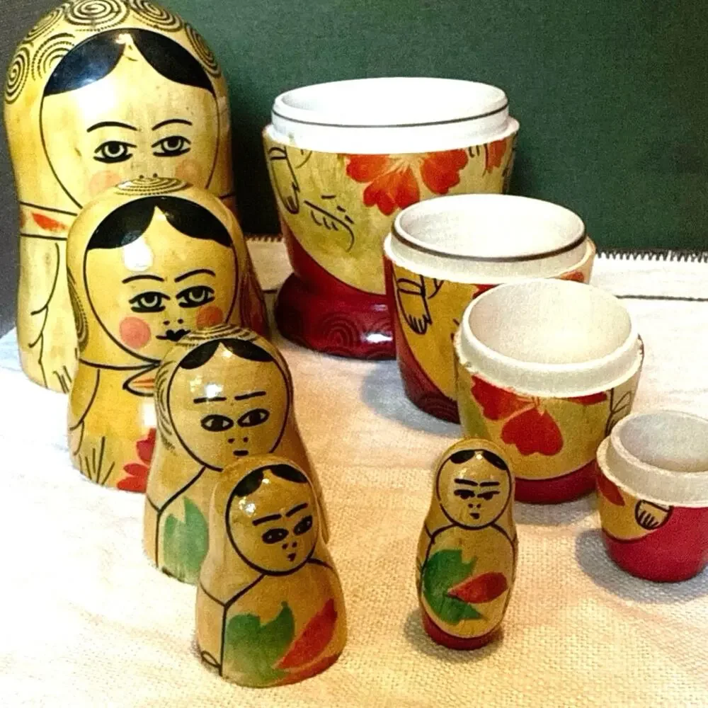 USSR Matryoshka • 5‑Piece Floral Nesting Doll • Vintage